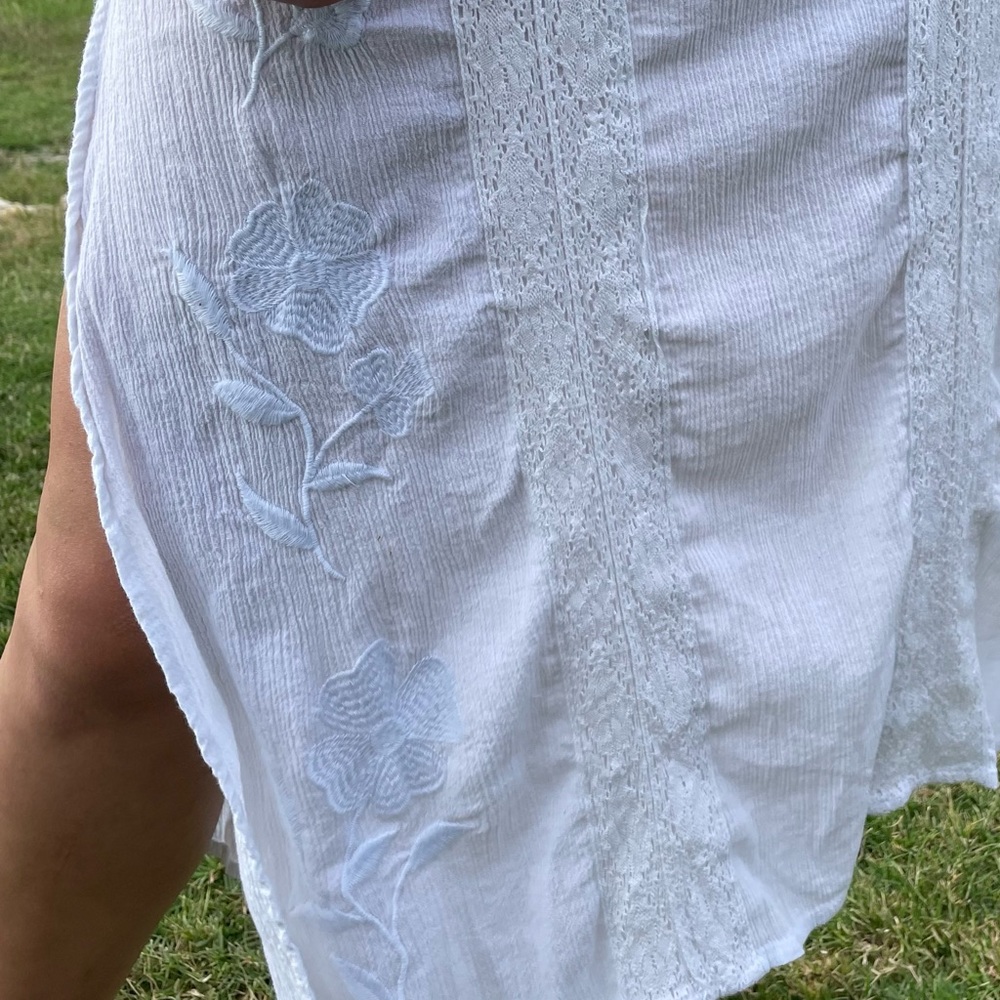 Zara White Embroidered Lace Trim Dress with Side Vents - Picture 4 of 15